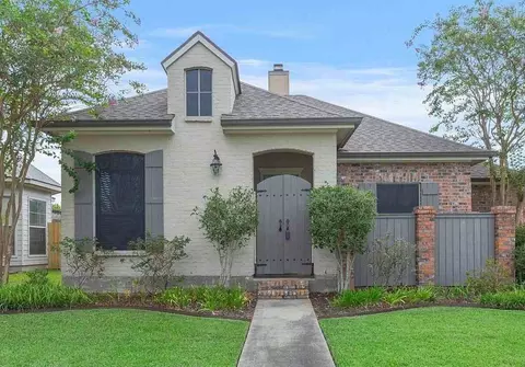 1001 Southlake Cir, Youngsville, LA 70592