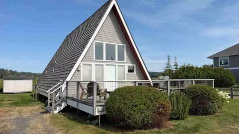 2095 Shore Ave, Freeland, WA 98249