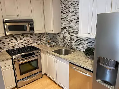 346 Dunsmuir Ter #10, Sunnyvale, CA 94085