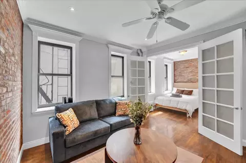 346 E 18th St #1254596P, New York, NY 10003