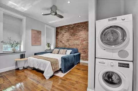346 E 18th St #1254596P, New York, NY 10003