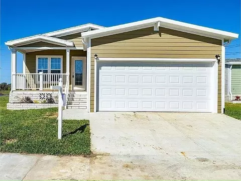 34873 Robins Song Rd, Zephyrhills, FL 33541