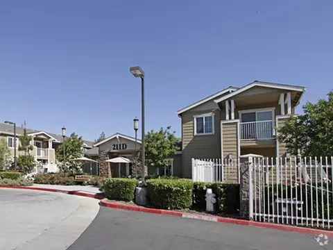 211 E D St, Dixon, CA 95620