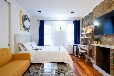 241 E 24th St #1021841P, New York, NY 10010