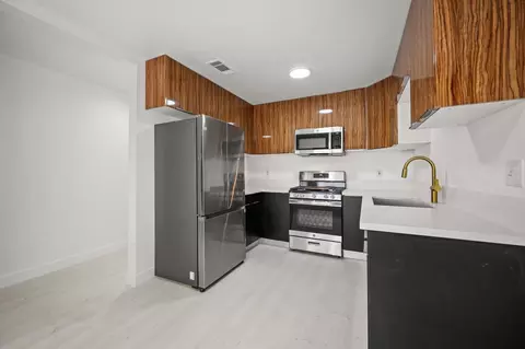 920 Everett St #E, Los Angeles, CA 90026