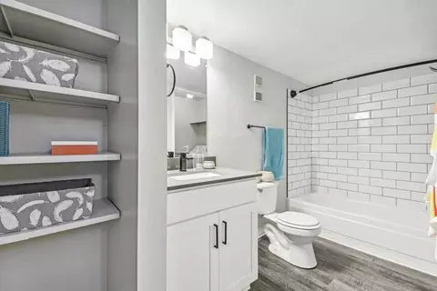 9959 E Peakview Ave, Englewood, CO 80111