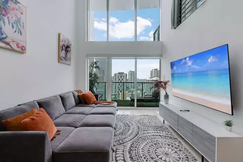 41 SE 5th St #1245242P, Miami, FL 33131