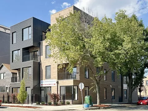 2100 W 18th Pl #202, Chicago, IL 60608