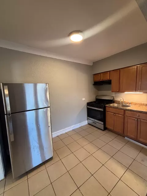 9453 S Loomis St #9453-302, Chicago, IL 60620