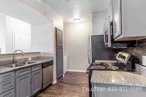 1710 Old Alvin Rd #OBE, Pearland, TX 77581