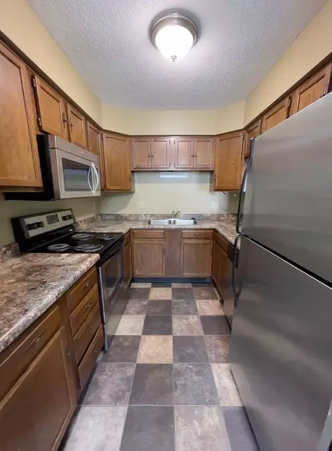 920 N Linden St #17, Muncie, IN 47303