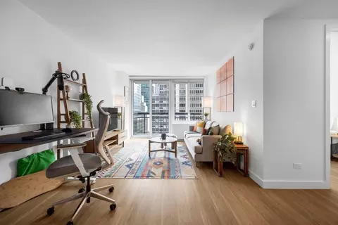 68 W 37th St #1012720P, New York, NY 10018