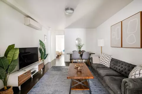 359 W 39th St #1021984P, New York, NY 10018