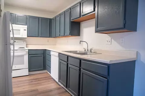 107 W Gold Coast Rd #35, Papillion, NE 68046