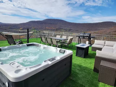 150 Valleys End Rd, Roxbury, NY 12474