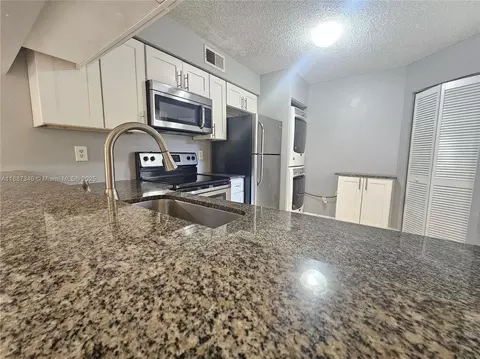 2101 Glenmoor Dr, West Palm Beach, FL 33409