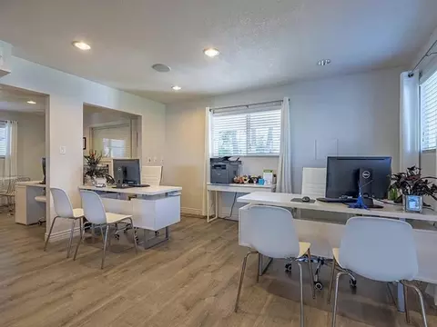 868 S Arizona Ave, Chandler, AZ 85225