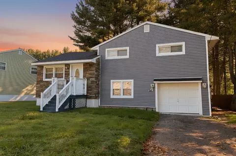 8414 Dawn Dr, Rome, NY 13440
