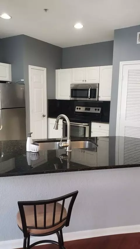 860 N Orange Ave, Orlando, FL 32801