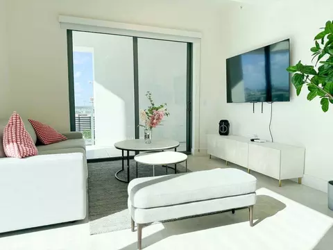 239 SW 9th St #1032215P, Miami, FL 33130