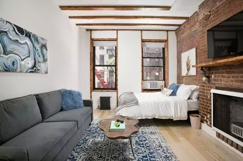 241 E 24th St #1021819P, New York, NY 10010