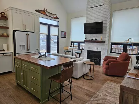 5913 Lake Edge Rd #1300982P, Mcfarland, WI 53558