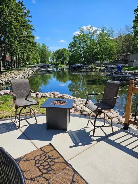 5913 Lake Edge Rd #1300982P, Mcfarland, WI 53558