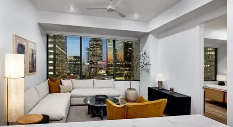 elm st, Dallas, TX 75201