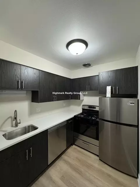 5851 N Winthrop Ave #501, Chicago, IL 60660