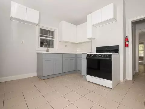 274 S 11th St #2, Newark, NJ 07103