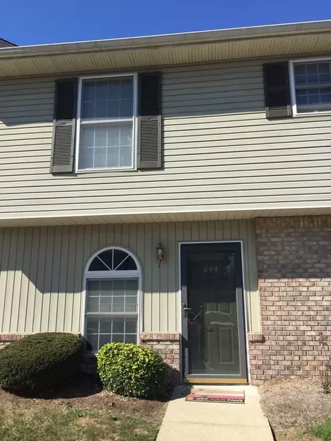 730 E Sherwood Hills Dr, Bloomington, IN 47401