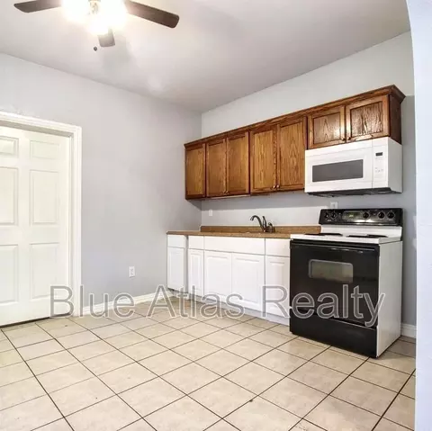2937 S Adams St, Fort Worth, TX 76110