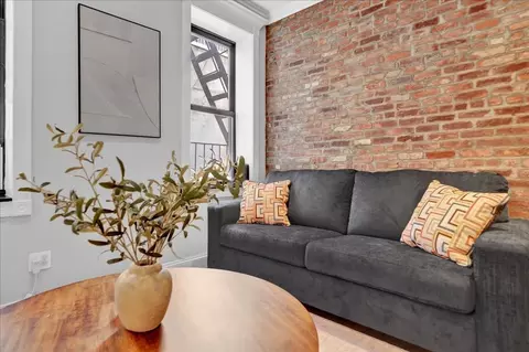 346 E 18th St #1313071P, New York, NY 10003
