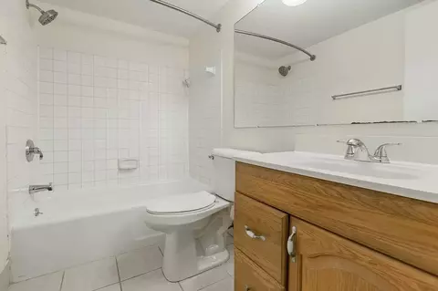 804 Old Settlers Trl #4, Hopkins, MN 55343