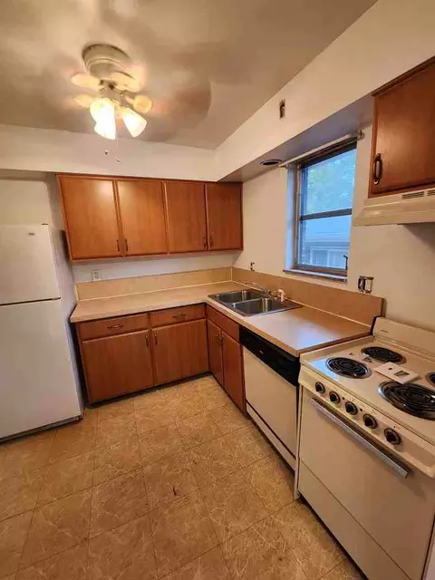 2528 Vera Ave #3, Golf Manor, OH 45237