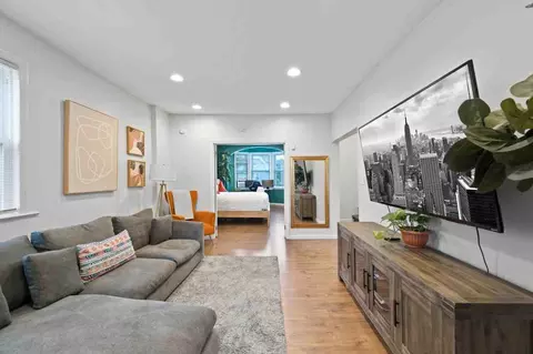 37 W 50th St #1053095P, Bayonne, NJ 07002