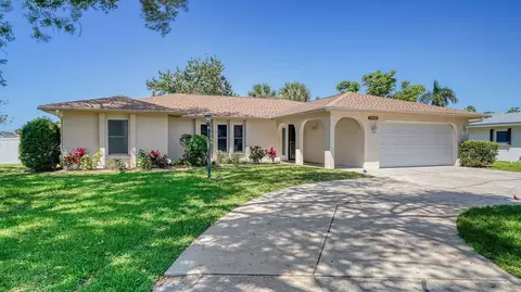 5988 Larchwood Ave, Sarasota, FL 34231