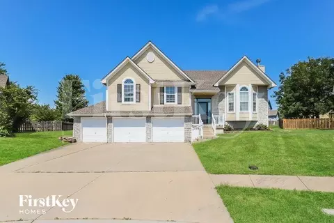 2300 SW Stone Bridge Ct, Lees Summit, MO 64082