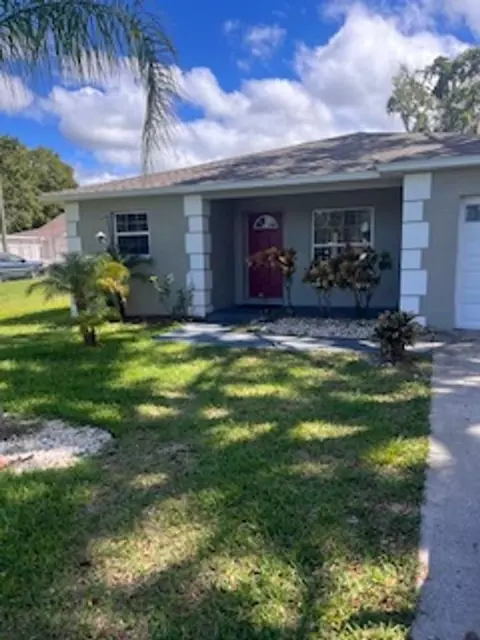 106 Drake St, Plant City, FL 33563