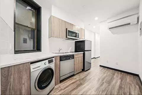 439 W 46th St #1A, New York, NY 10036