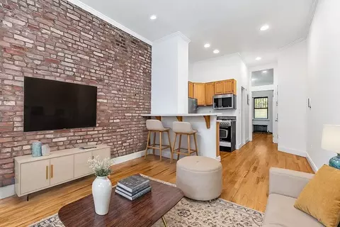160 Stanton St #1A, New York, NY 10002
