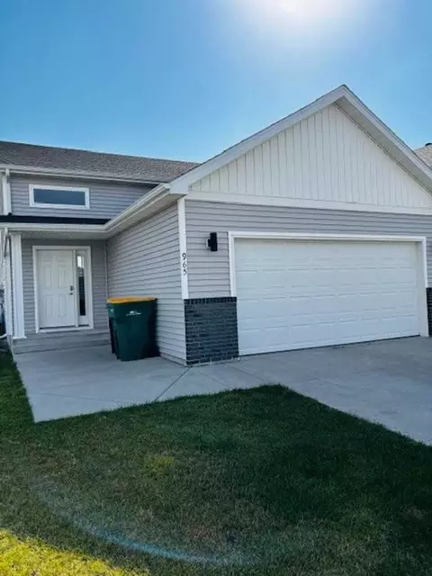 965 Ashley Dr W, West Fargo, ND 58078