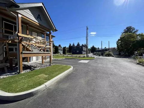 411 6th St NE #D, East Wenatchee, WA 98802