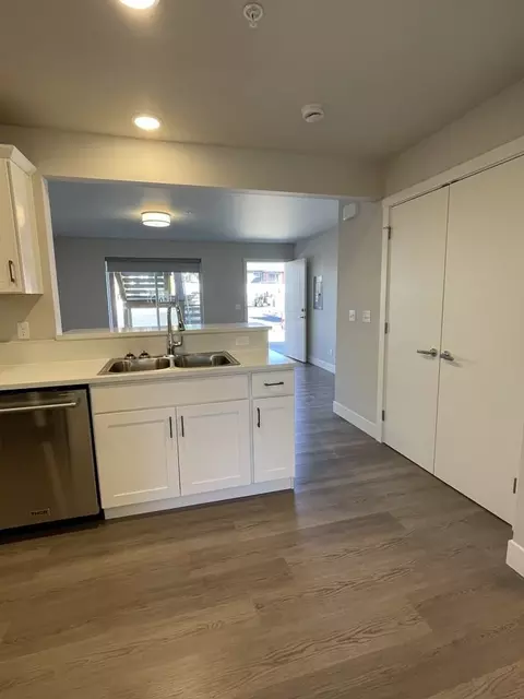 411 6th St NE #D, East Wenatchee, WA 98802