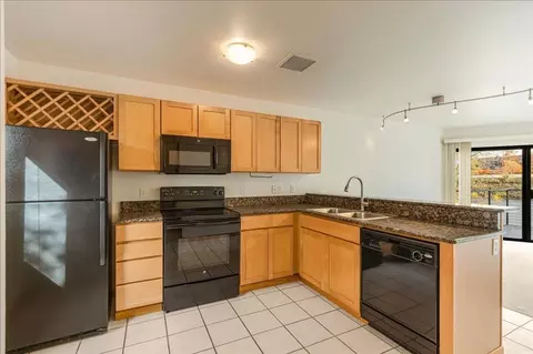 730 NW Naito Pkwy #E22, Portland, OR 97209