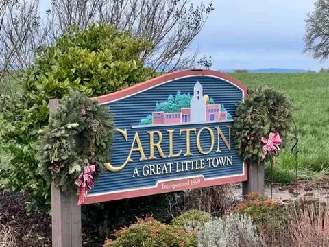 354 S 8th St #20, Carlton, OR 97111