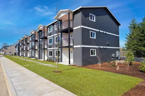 354 S 8th St #20, Carlton, OR 97111
