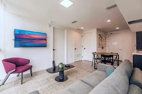227 NE 2nd St #1032204P, Miami, FL 33132