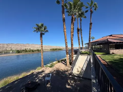 201 Riverfront Dr #4, Bullhead City, AZ 86442