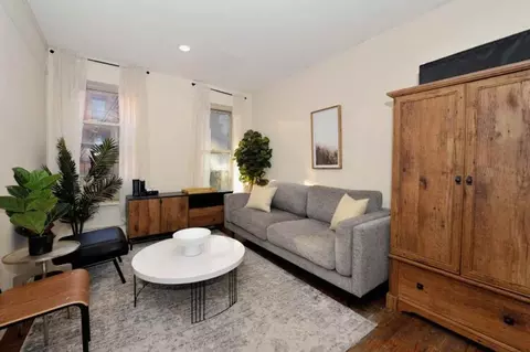 348 W 38th St #1323911P, New York, NY 10018